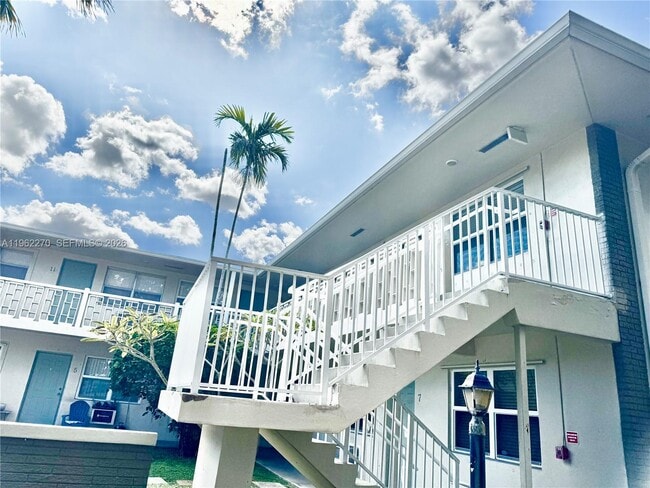 Building Photo - 3500 Harrison St Unit 8