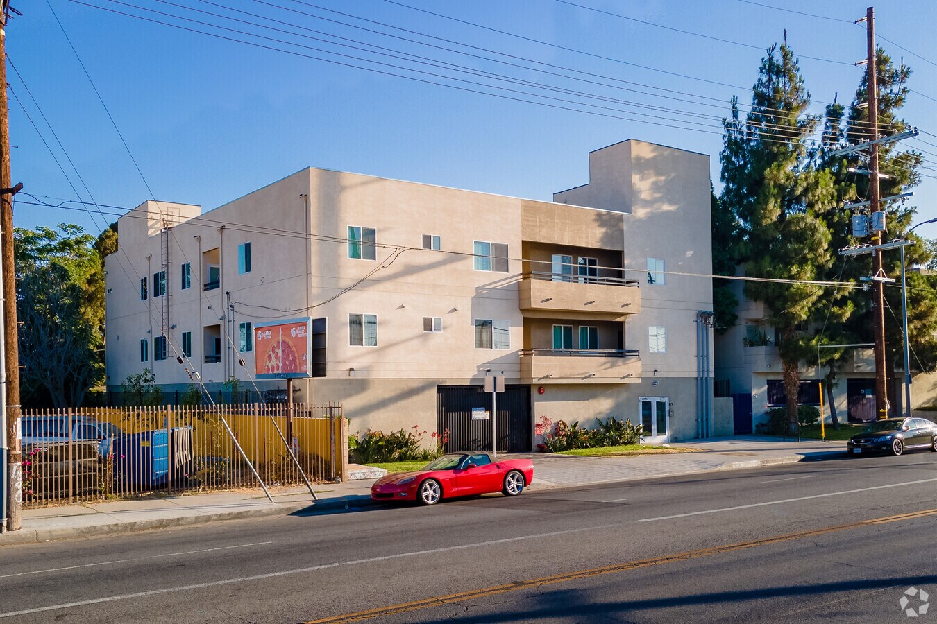 Photo - 11740 Vanowen St Apartamentos
