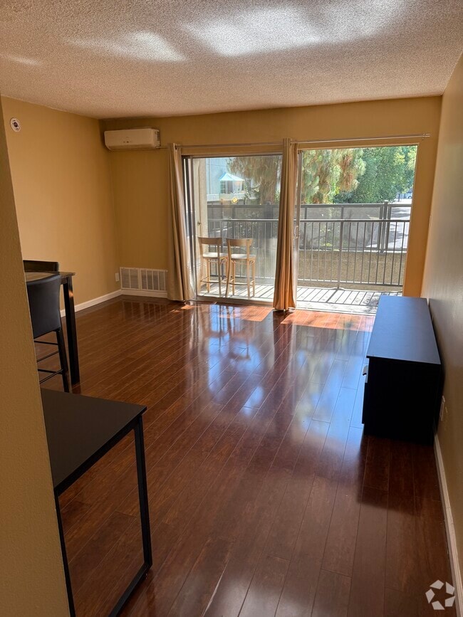 Building Photo - 15344 Weddington St Unit 108 Rental