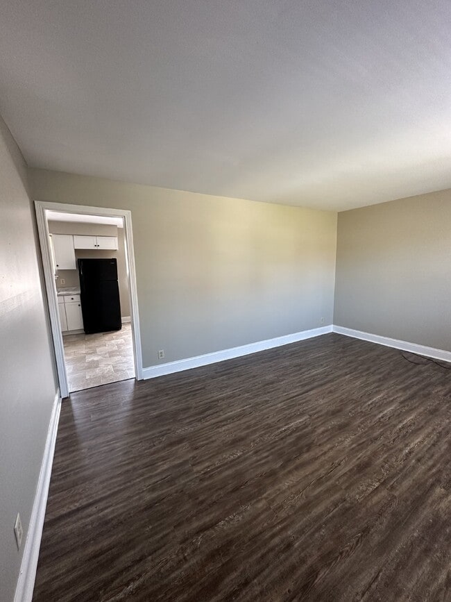 Photo - 335 Woodale Dr