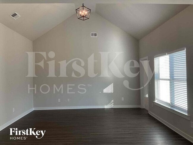 Photo - 130 Avalon Wy Casa