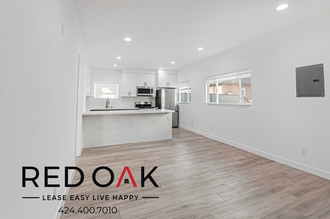 Building Photo - 608 W Hillcrest Blvd Unit 608 1/2