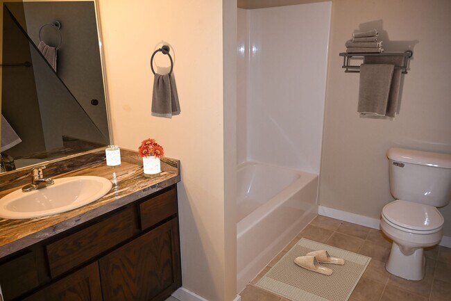 Photo - 2 Bed 2 Bath Baxter Springs Condo with mountain views