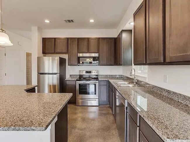 206 Topaz Dr