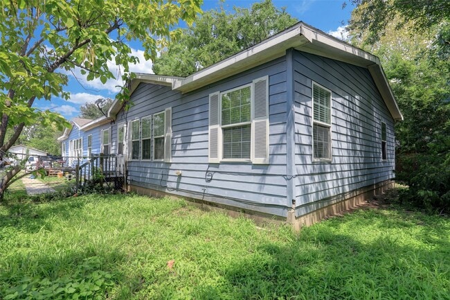 Building Photo - 1041 Reverend B J Lewis Dr Rental