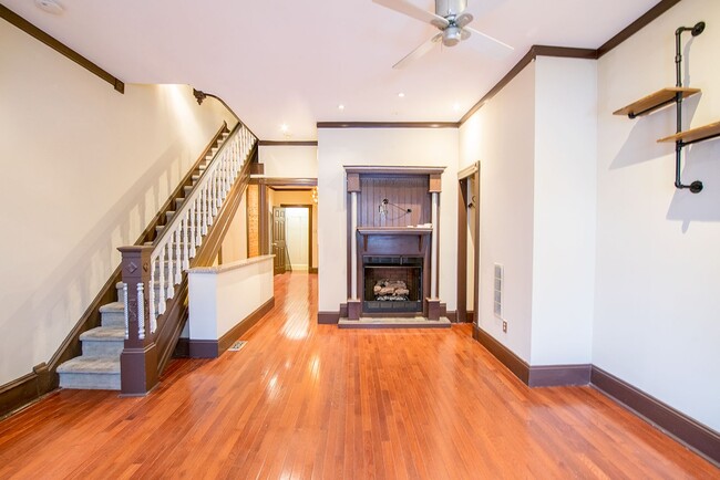 Building Photo - Charming Three Bed Point Breeze Townhome