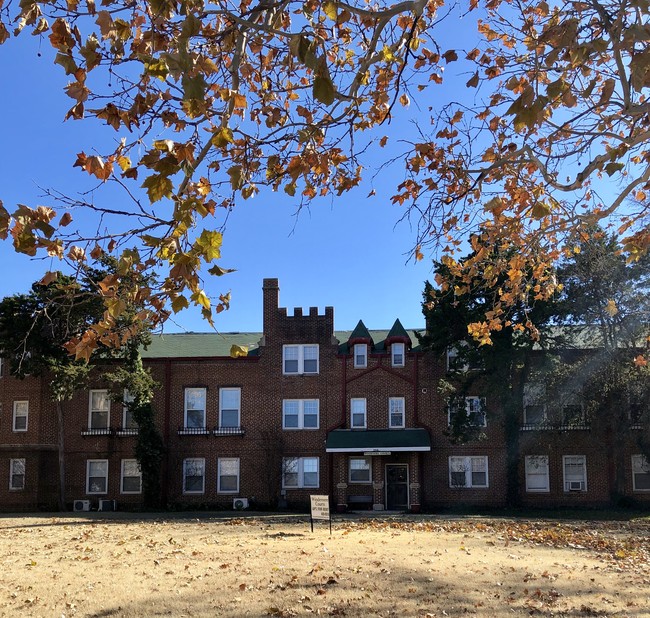 Windemere Courts Apts. - Windemere Court Apartments