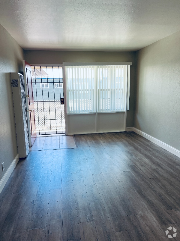 Building Photo - 6638 MacArthur Blvd Rental