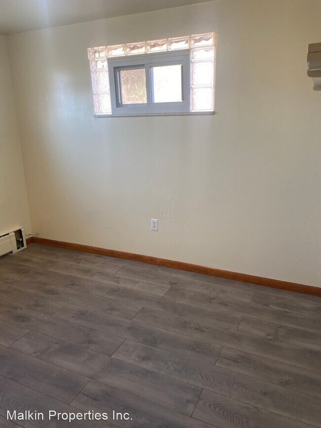 Photo - 3 br, 1 bath House - 565 McMasters Ave