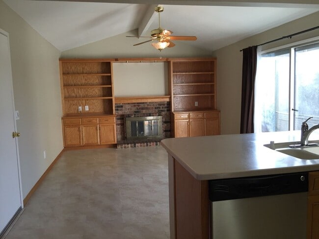Photo - Clean Large 4 Bedroom 2 Bathroom Home For Rent - Section 8 Vouchers Accepted.