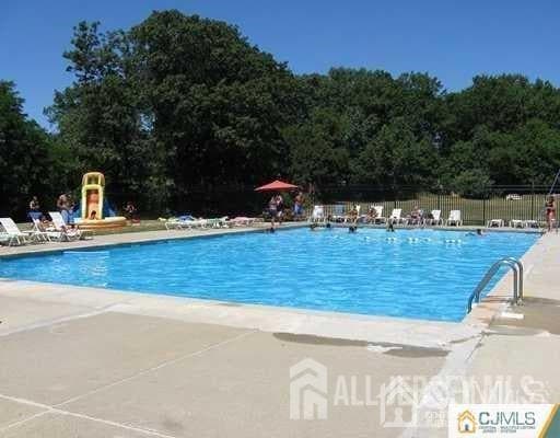 Photo - 18 College Dr