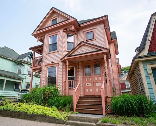 Available 7/1/26 Charming First Floor Apar... - Available 7/1/26 Charming First Floor Apar... Apartamento Unidad Dell 112.1