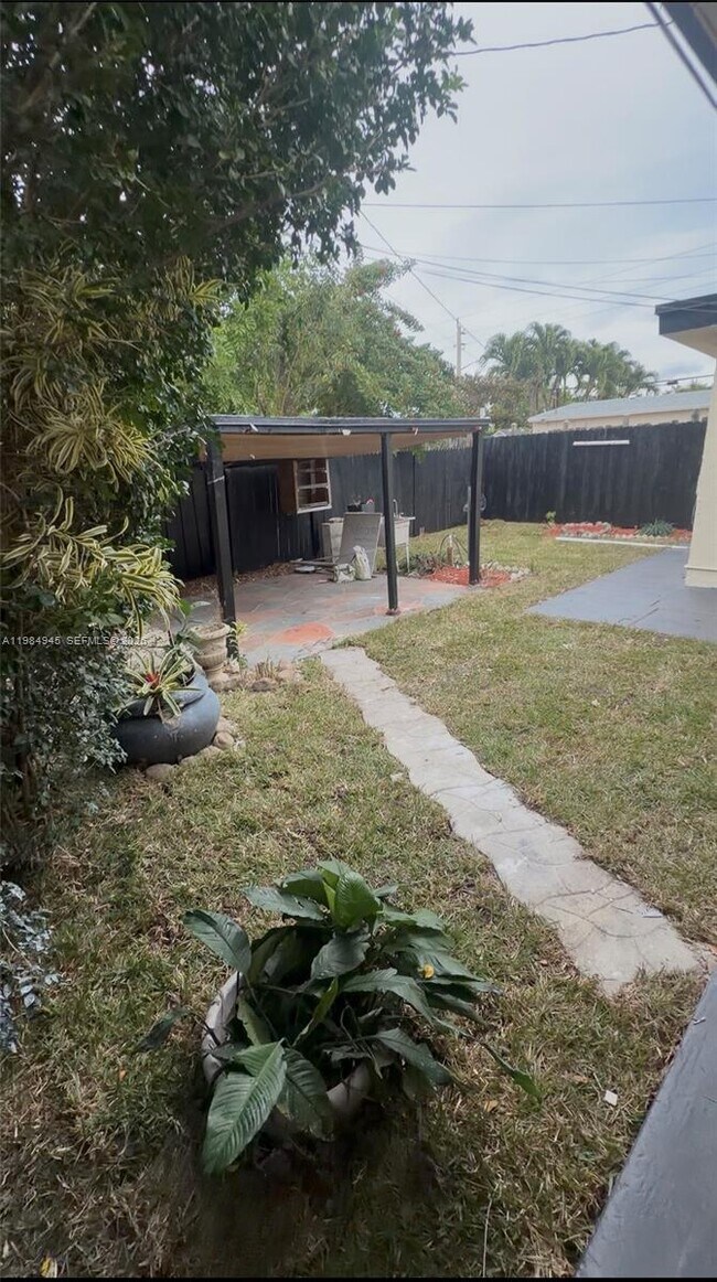 Photo - 531 NE 58th St Unit 3