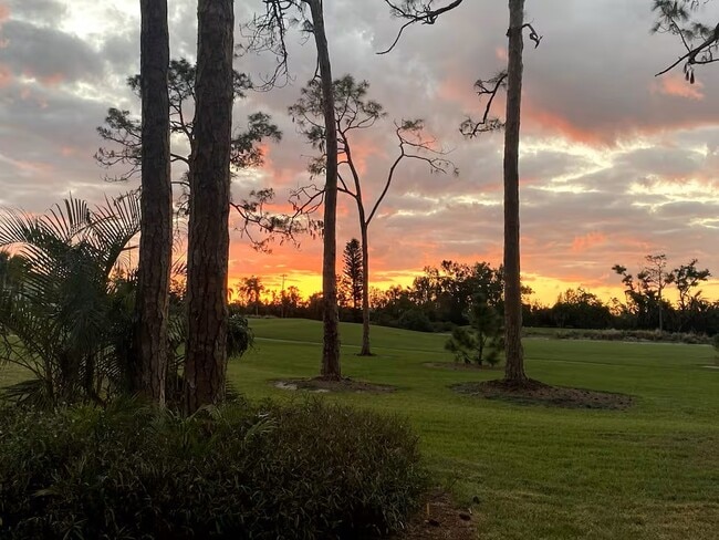 Building Photo - 5625 Trailwinds Dr Unit 412