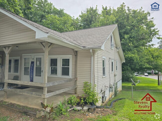 Building Photo - 1364 Crescent Dr Unit 1364 Crescent #2 Rental