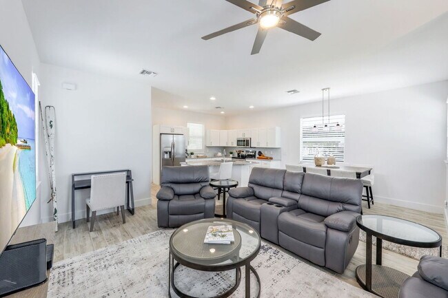 Photo - Relaxation & Recreation Await in This Napl...