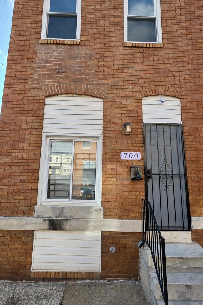 Photo - 700 N Streeper St