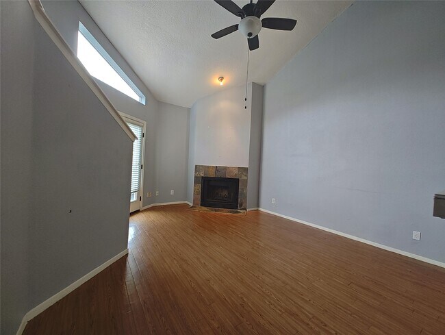 Photo - 10855 Meadowglen Ln Unit 928