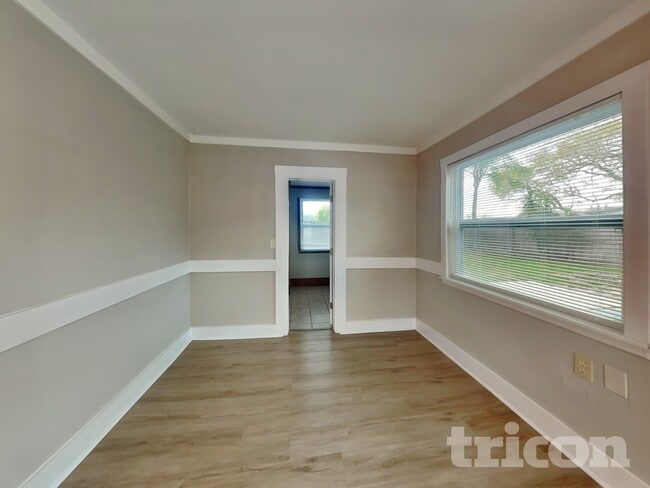 Photo - 615 5th Ave N