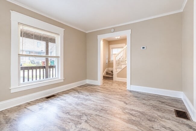 1105 May St