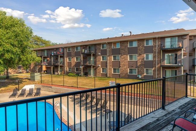 Westchester Square Apartments For Rent in Des Moines, IA