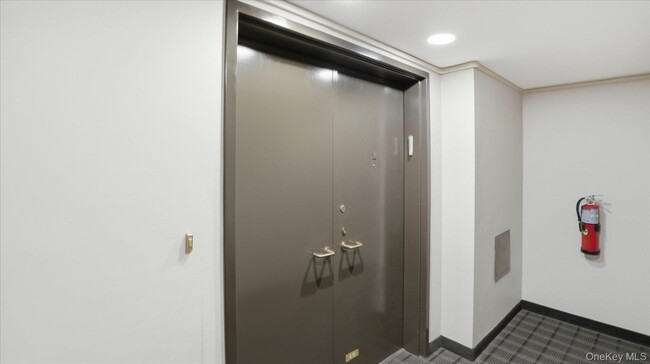 Photo - 100 Cutter Mill Rd Unit 4M