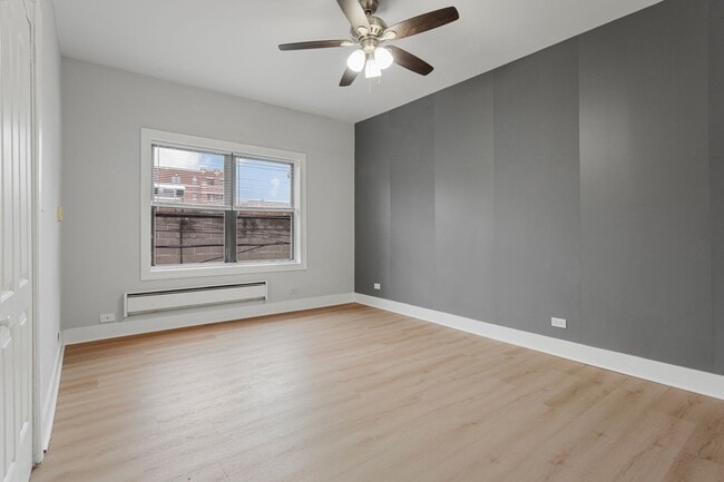 Building Photo - 4549 N Malden St Rental