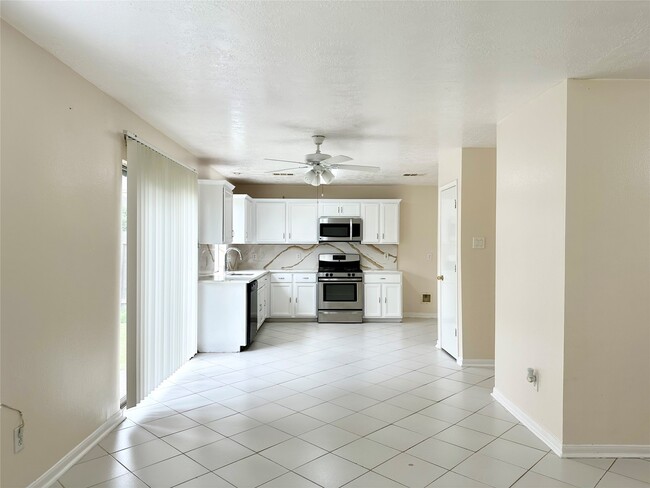 Building Photo - 11910 Fossil Rock Ln Rental