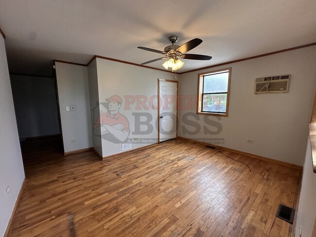 Photo - 209 E Center St
