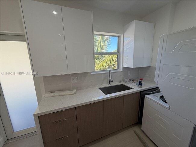 Photo - 1045 SW 8th Ave Unit 1045