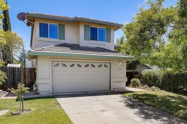 Building Photo - Spectacular FOLSOM 4/3 - Waiting For You! Please Read Entire Ad For Viewings!