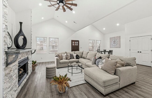 Building Photo - Three Bedroom Home Located on the Eastside near 30th and Emerson Ave