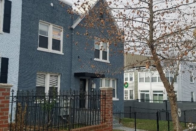 Building Photo - 1107 Penn St NE Rental