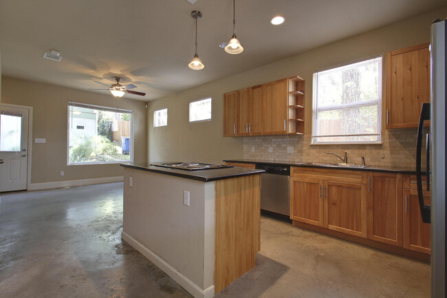 Photo - 811 W 30th St Apartment Unit B