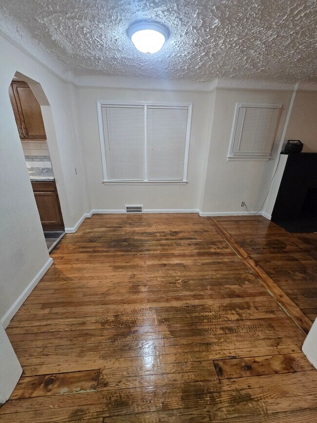 Photo - 16522 Murray Hill St