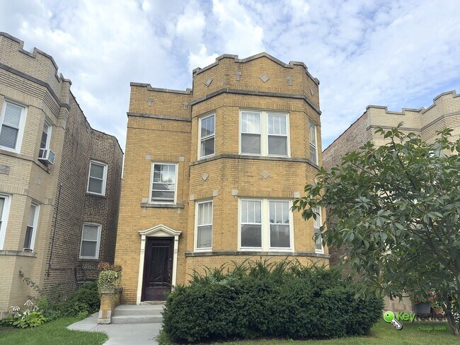 Photo - 6718 N Rockwell St Unit 2