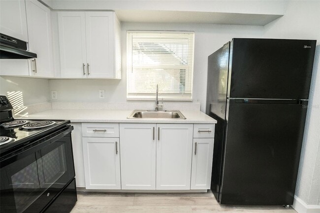 Building Photo - 11314 N 52nd St Unit B17