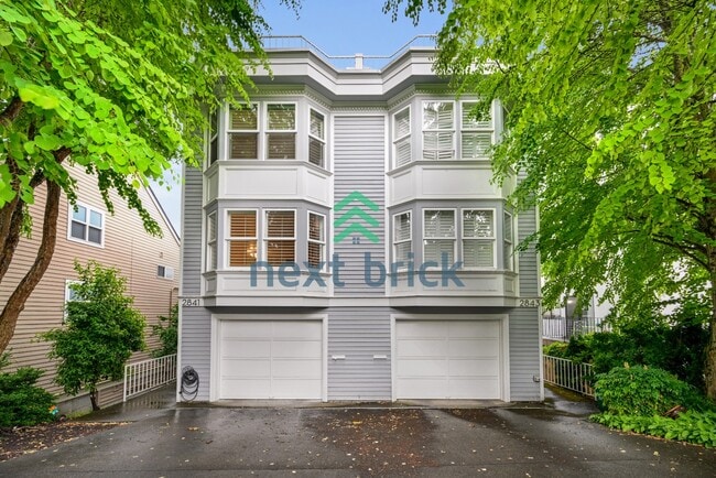 Building Photo - Charming Victorian-style craftsman 3-Bedroom Townhouse with 2.5 Baths – 1610 Sq Ft of Comfortable...
