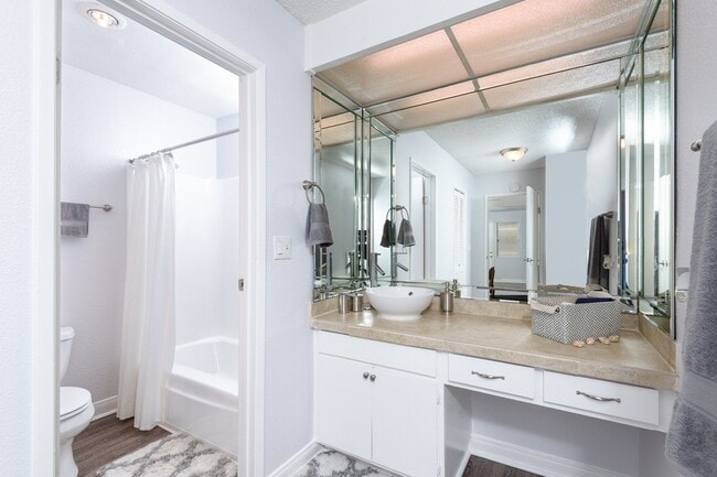 The Californian Apartments- HB