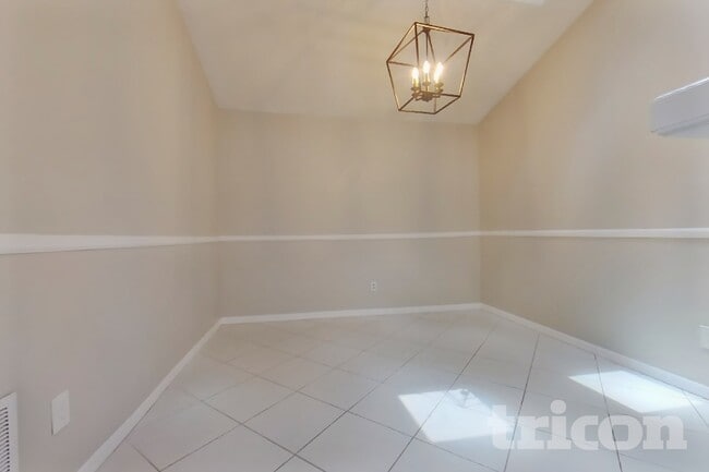 Photo - 110 Yorktown Pl