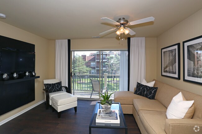 Green Trails Apartment Homes For Rent In Lisle Il Forrent 1br 1ba Nottingham Living Room Green Trails Apartment Homes