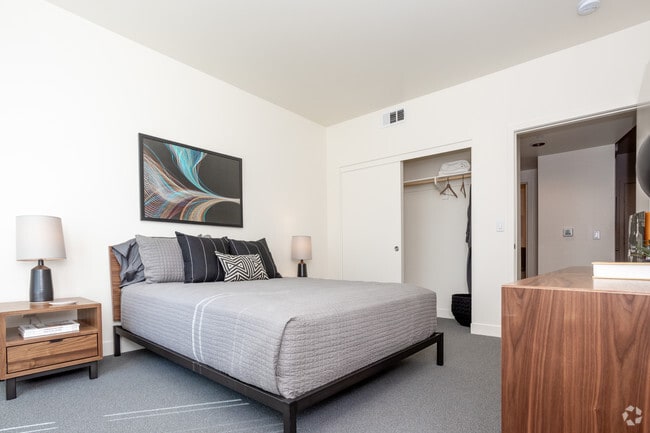1BR, 1BA - 656 SF