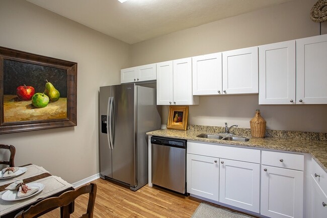 Photo - Huntington Lakes Apartments