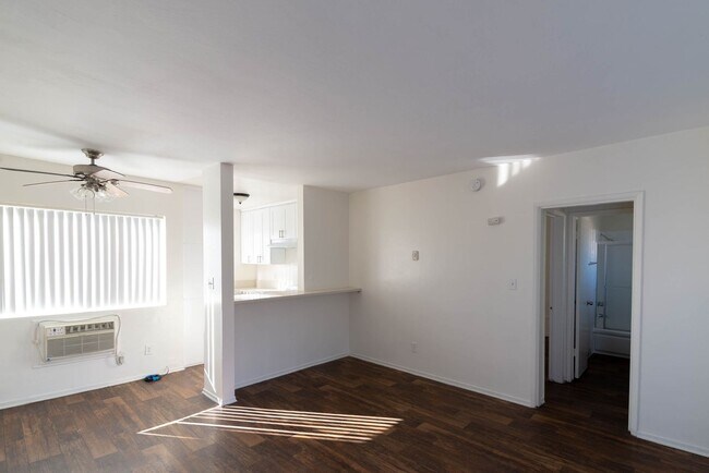 8123 - Sepulveda Apartments