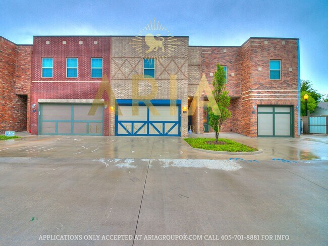 Photo - West Norman Urban Contemporary 3 Bed/2.5 Bath West Main Lofts Townhome Available Now!