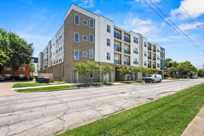 Photo - 596 W 9th St Unit SI ID1335766P