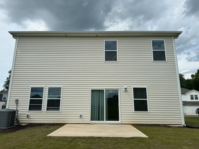 Room in Duplex on Stratified Ct
