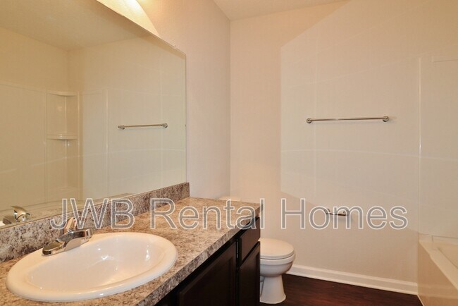 Photo - 5631 Leslie Rd