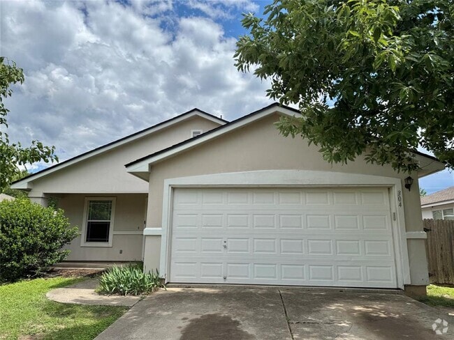 Building Photo - 304 Golden Gate Dr Rental