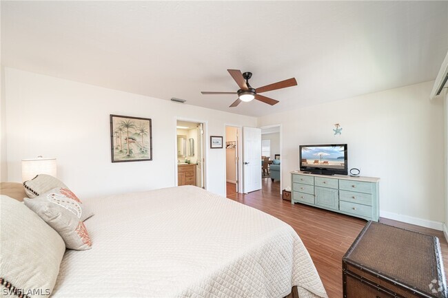 Building Photo - 822 SW 48th Terrace Unit 201 Rental